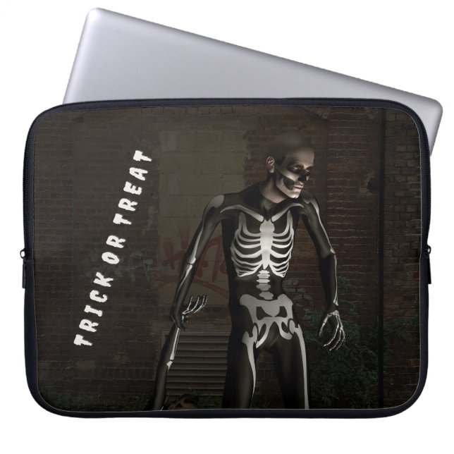 Capa Para Notebook Trick or Treat. Man dressed as skeleton (Frente)