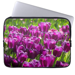 Capa Para Notebook Tulipas lilás brilhantes num dia ensolarado