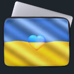 Capa Para Notebook Ucrânia - Apoio - Paz da Liberdade - Bandeira Ucra<br><div class="desc">Ucrânia - Apoio - Paz da Liberdade - Bandeira Ucraniana - Coração Azul Amarelo - Juntos Vitória da Liberdade! Você também pode transferir para mais de 1000 produtos Zazzle! Redimensionar e mover ou remover e adicionar elementos/texto com a ferramenta de personalização! Eu Fico Com A Ucrânia!</div>