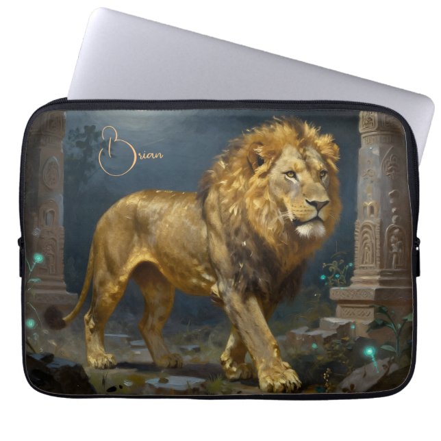 Capa Para Notebook Um Leão Dourado Passeando sob a Luz do Luar  (Frente)