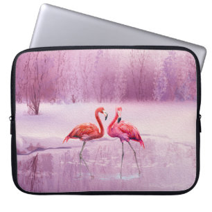 Capa Para Notebook Um par de flamingos cor-de-rosa fica na água