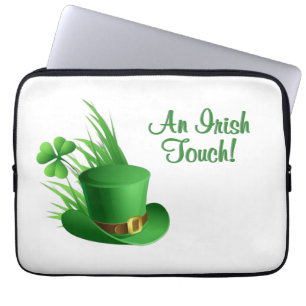 Capa Para Notebook Um Toque Irlandês Chapéu de Leprechaun em Grama Tr