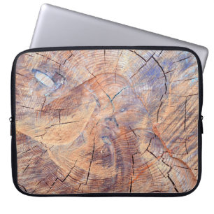 Capa Para Notebook Uma árvore num corte. Os Logs estão na floresta. T