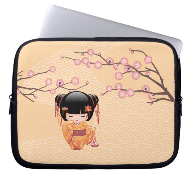 Capa Para Notebook Ume Kokeshi Doll - Rapariga Peach Geisha Japonesa (Frente)
