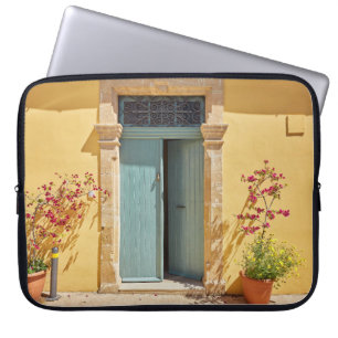 Capa Para Notebook Velhas portas verdes autênticas de Nicósia Chipr