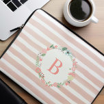 Capa Para Notebook Vermelhidão Floral Rosa Monograma<br><div class="desc">Belo design de monograma floral.</div>
