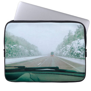Capa Para Notebook Viagem de carro pela Suécia nevada