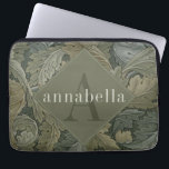 Capa Para Notebook Vintage Green Foliage William Morris Monograma<br><div class="desc">Este simples mas elegante design apresenta um escuro e elegante William Morris inspira um padrão floral em tons verdes sábios. Mantenha o seu laptop ou tablet protegido com estilo. Adicione um nome para personalizá-lo. Faz um Natal excelente ou um presente Dia de as mães. Criado pela imprensa simplesmente de farmácia....</div>