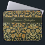 Capa Para Notebook Vintage William Morris Dourado Floral<br><div class="desc">Este simples,  mas elegante design apresenta um William Morris inspirado no tom,  ouro e padrão floral preto. Proteja seu laptop ou tablet com estilo! Adicione um nome para personalizá-lo. Faz um Natal excelente ou um presente Dia de as mães. Criado pela imprensa simplesmente de farmácia.</div>