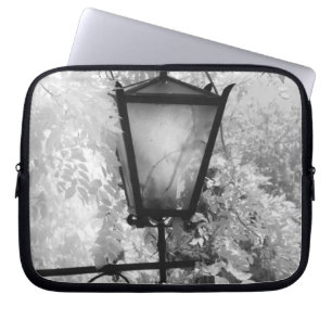 Capa Para Notebook Visão em preto e branco de luminária