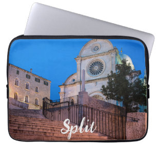 Capa Para Notebook Visão noturna das escadas e da igreja em Split, Cr