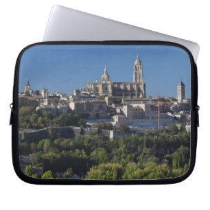 Capa Para Notebook Vista elevada da cidade com a Catedral de Segóvia