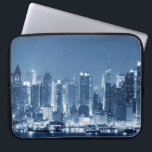 Capa Para Notebook Vista Panorâmica de Nova Iorque<br><div class="desc">Legal visão panorâmica noturna da cidade de Nova Iorque. Mova a imagem para a esquerda ou para a direita para ver uma parte diferente da cidade.</div>