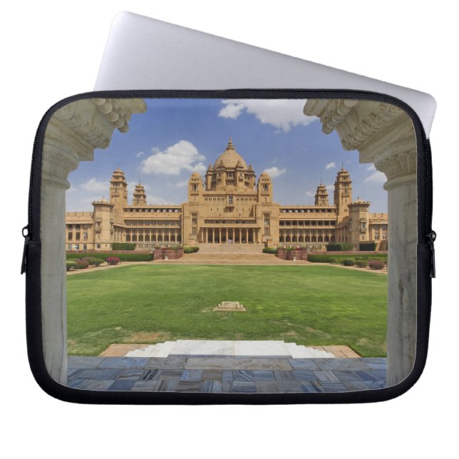 Capa Para Notebook Vista traseira do hotel Umaid Bhawan Palace, Jodjp (Frente)