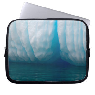 Capa Para Notebook Visualizando icebergs azuis no Canal Errera