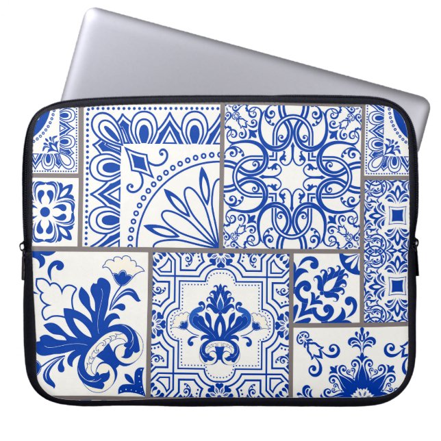 Capa Para Notebook Vitoriano Majolica: Padrão de Azulejo de Patches. (Frente)