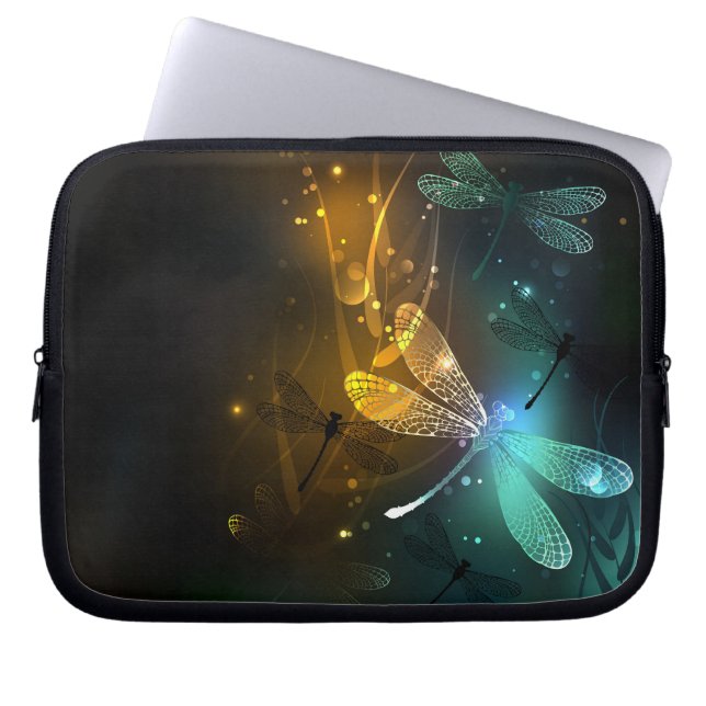 Capa Para Notebook Voo luminoso verde de libélula (Frente)