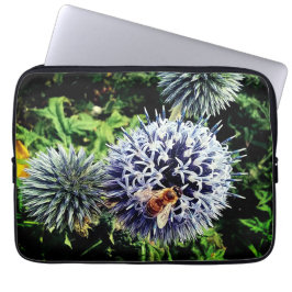 Capa Para Notebook Wasp , numa flor azul
