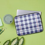Capa Para Notebook Xadrez Vermelha, Branca e Azul<br><div class="desc">Proteja o seu laptop com esta tendência,  xadrez,  bolsa de laptop em vermelho,  branco e azul. Esta é uma bolsa de laptop divertida para alguém que é patriótico,  ama as cores vermelha,  branca e azul ou padrões xadrezes.</div>