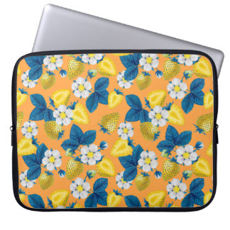 Capa Para Notebook Yellow strawberries on orange
