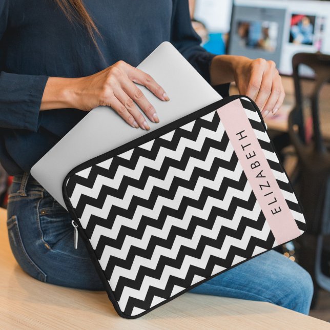 Capa Para Notebook Zigzag preto-e-branco, padrão Chevron, seu nome (Criador carregado)