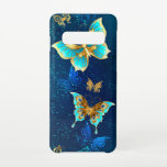 Capa Para Samsung Galaxy Borboletas de ouro em um fundo azul<br><div class="desc">Ouro voador,  borboleta de joias em fundo textural azul. Design com borboletas.</div>