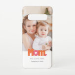 Capa Para Samsung Galaxy Mãe Foto Laranja/Rosa<br><div class="desc">Esta capa de telefone moderna para a mãe mostra sua foto pessoal com um ponto para seus nomes e mensagens em um fundo branco limpo e a palavra "Mãe" em laranja e rosa com um coração.</div>