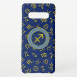 Capa Para Samsung Galaxy Símbolos Zodiac Astrologia Sagittarius Ptn Gld Blu<br><div class="desc">Design de roda bodique em dourado claro,  azul claro e azul escuro com o centro do símbolo Sagitário em um padrão de símbolos astrológicos/zodíacos em uma cor azul escura em um fundo azul escuro.</div>