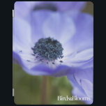 Capa Smart Para iPad Anêmona azul<br><div class="desc">Anêmona azul na flor. Os pássaros & as flores são o pássaro #1 e o compartimento do jardim em America do Norte. Nós orgulhamo-nos em comemorar a "beleza em seu próprio quintal" cobrir uma vasta gama de assuntos tais como a ornitologia, atraindo colibris, birdhouses de construção, jardinando para borboletas, alimentando...</div>