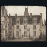 Capa Smart Para iPad Bonito Chateau Francês em Sepia Tones<br><div class="desc">Victor Petit traz um castelo francês lindo,  capturado em tons de sépia agradáveis. Esta casa de mansão magnífica era a residência da nobreza francesa,  e o filtro de sépia revela a majestade deste edifício. Traga nobreza para sua casa com este impressão!</div>