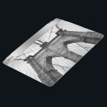 Capa Smart Para iPad Fechamento da ponte Brooklyn<br><div class="desc">Legal detalhe arquitetônico preto e branco da ponte Brooklyn,  preto e branco,  foto em preto e branco</div>