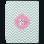Capa Smart Para iPad Monograma Personalizado de Chevron Mint e Pink<br><div class="desc">O gabinete de iPad chic de tendência cômoda apresenta um padrão de gíria zigzag preppy personalizado com seu nome de monograma e inicial em um quadro de quatrefoil cinza. Clique em Personalizar para alterar as fontes e cores do texto para criar a sua própria design única.</div>