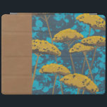 Capa Smart Para iPad Ouro Yseta Garden com fundo azul<br><div class="desc">As flores de fios de ouro pontuam esta linda cena de jardim. O fundo azul também contém uma sugestão de folhas espalhadas por toda parte. É como olhar para uma foto de Olho Mágico,  exceto muito mais divertida!</div>