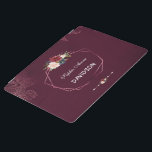 Capa Smart Para iPad Royal Burgundy Floral Geométrico<br><div class="desc">Elegante,  design único,  com buquês florais de cor d'água,  forma geométrica de rosa,  todos em fundo arrojado e com folhas esboçadas. Use a ferramenta Personalizar para adicionar suas informações. Para obter itens correspondentes,  visite minha Coleção Geométrica de Folhas de Borgonha.</div>