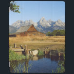 Capa Smart Para iPad Thomas A. Moulton Celeiro<br><div class="desc">Thomas A. Moulton Celeiro no parque nacional grande de Teton em Wyoming. Foto submetida por um leitor do país. O compartimento do país comemora a beleza excitante, pessoas de contrato, resistindo valores e estilo de vida espiritual rewarding do campo americano. Nossos leitores entusiásticos contribuem quase três quartos do índice de...</div>