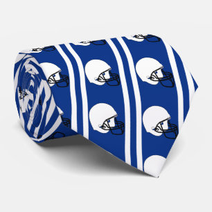 Capacete Branco de Futebol na Gravata Azul Escuro