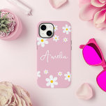 Capas de iphone Personalizada da Margarida Floral<br><div class="desc">Proteja seu iPhone com nosso caso personalizado de margarida floral! Com uma bela design de margarida, este caso pode ser personalizado com seu nome para um toque pessoal e na moda.</div>