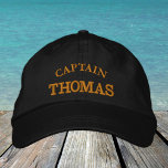 CAPITÃO "name" bordado boné de baseball / ouro<br><div class="desc">Chapéus bordados: ouro clássico / boné preto de beisebol da moda com texto "CAPITÃO" e seu "nome" para o melhor capitão do mundo,  mestre do barco,  guru do navio / chapéus de férias</div>