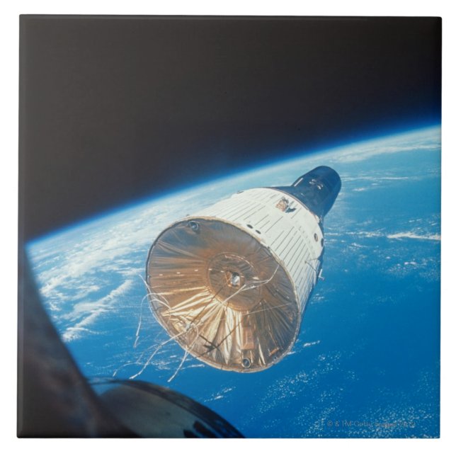 Cápsula de espaço dos Gêmeos (Frente)