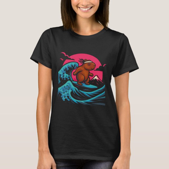 Capyra Surfando Ondas Sob o Céu Rosa Camiseta Dive (Frente)