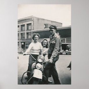 cara de motocicleta e duas raparigas poster