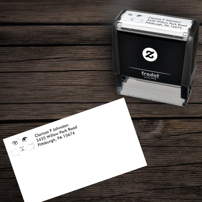 Carimbo Auto Entintado Cara de gato entalando em olhos grandes pretos (Cat face drawing with long whiskers on return address self inking stamp.)