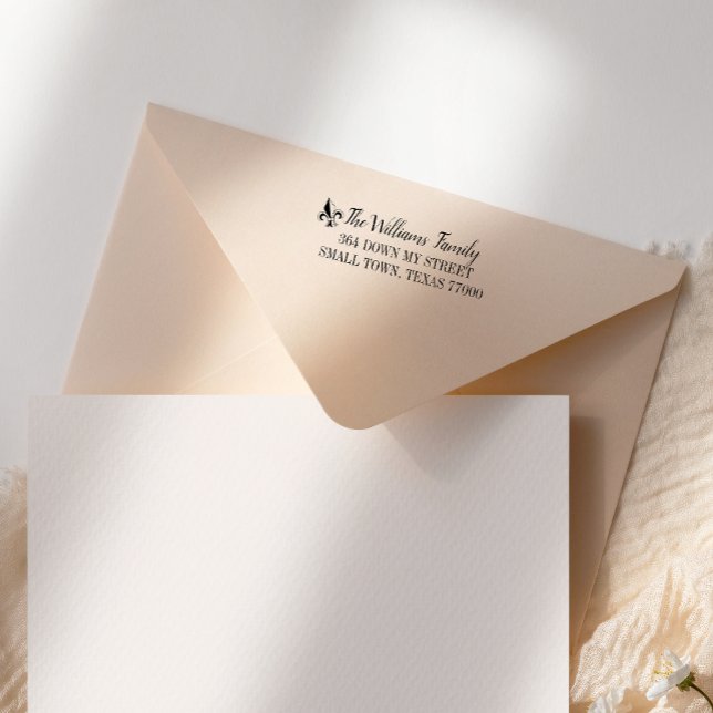 Carimbo Auto Entintado Endereço de devolução Fleur De Lis com script manu (Criador carregado)