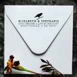 Carimbo Auto Entintado Endereço de Retorno Vintage Gothic Crow Personaliz<br><div class="desc">Procurando uma maneira única e personalizada de enviar seus convites de casamento? Não olhe mais do que o nosso carimbo de endereço de retorno gótico! Este selo personalizado é perfeito para enviar seus convites de casamento, cartas de agradecimento e outra correspondência importante para seu casamento de conto de fadas. Além...</div>