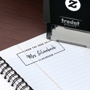 Carimbo Auto Entintado Na Mesa Do Nome Do Script Manuscrito