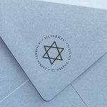 Carimbo Auto Entintado Star of David Round Return Endereço<br><div class="desc">Adicione um toque elegante a toda a sua correspondência de férias ou convites de bar e morcego mitzvah com nosso selo de volta redonda chic,  com uma estrela simples e moderna de David cercada pelo seu sobrenome e endereço de volta.</div>