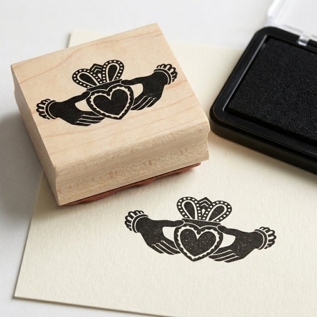 Carimbo de Borracha Claddagh (Leave a mark of love and loyalty.)