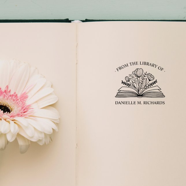 CARIMBO DE BORRACHA DA BIBLIOTECA DO SEU NOME FLORES DE LIVRO ABERTO (FROM THE LIBRARY OF BOOK PLATE WITH TEMPLATE FOR YOUR NAME AND ILLUSTRATION OF OPENED BOOK  FLOWERS)