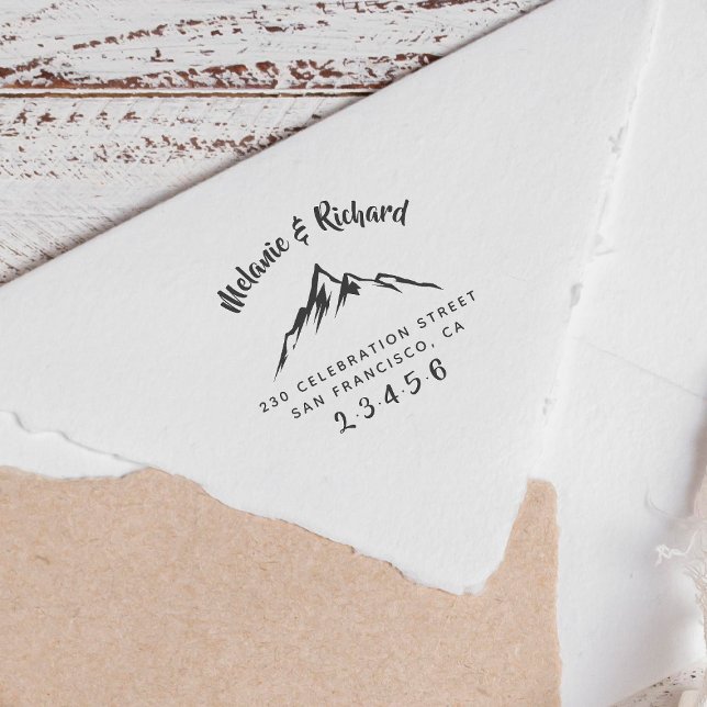 Carimbo De Borracha Montanha | Nomes de Casamento Personalizados e End (Stamp Mock-up)
