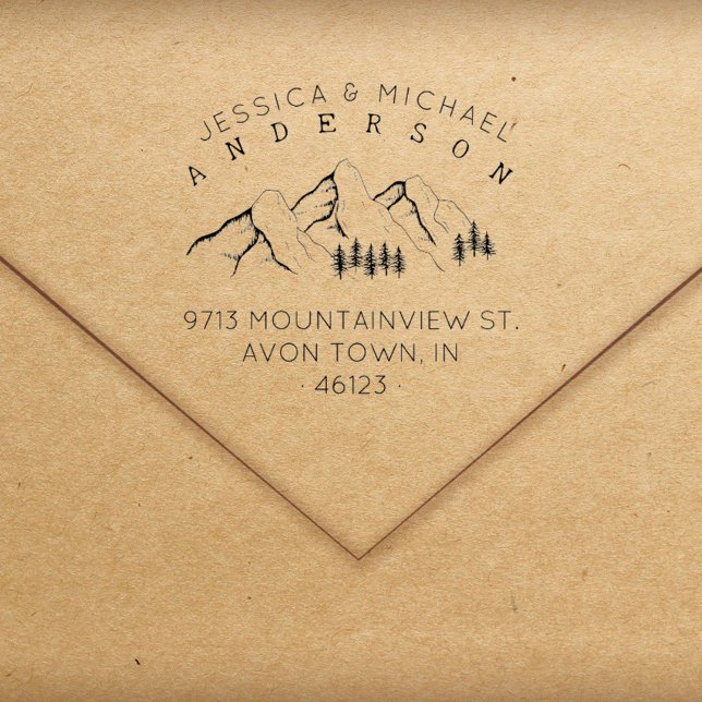 Carimbo De Borracha Montanhas Russas Endereço de Devolução de Casal Ca (Rustic Mountains Married Couple Return Address Rubber Stamp)